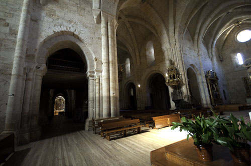 Nave de la epístola desde la cabecera de la iglesia de Fitero